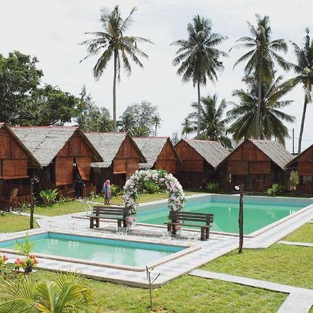 Nipoh Beach Cottage Kijal Buitenkant foto