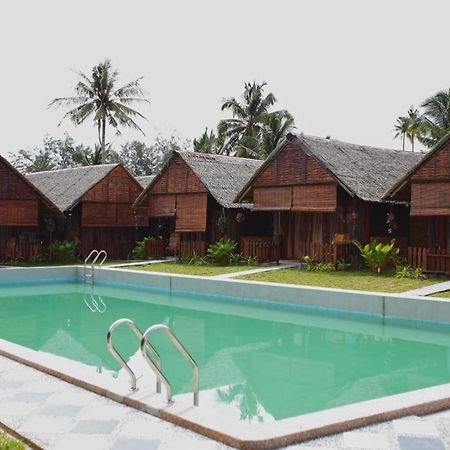 Nipoh Beach Cottage Kijal Buitenkant foto