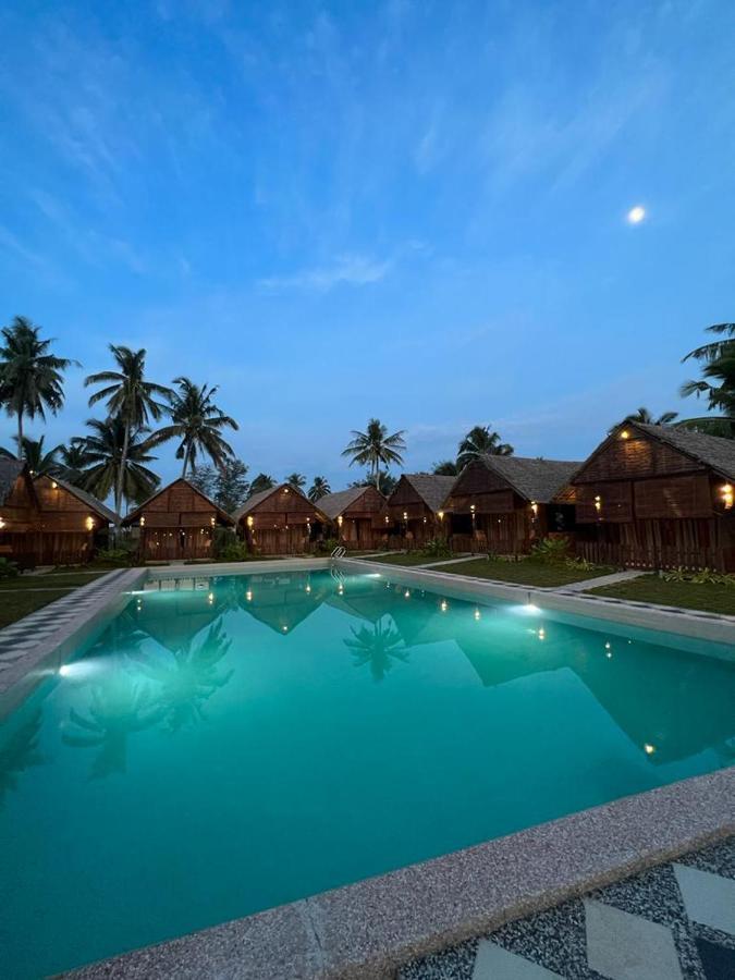 Nipoh Beach Cottage Kijal Buitenkant foto