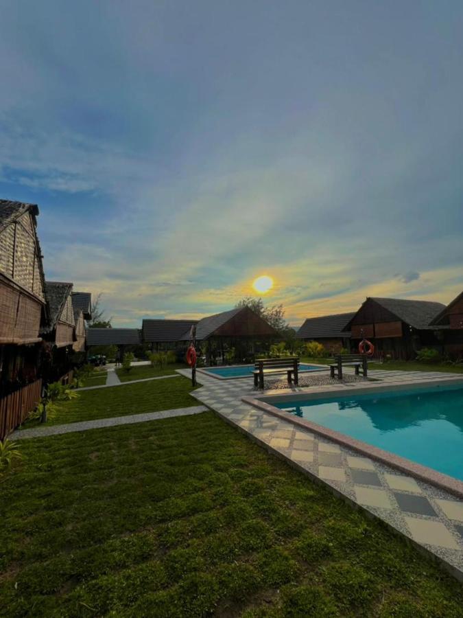 Nipoh Beach Cottage Kijal Buitenkant foto