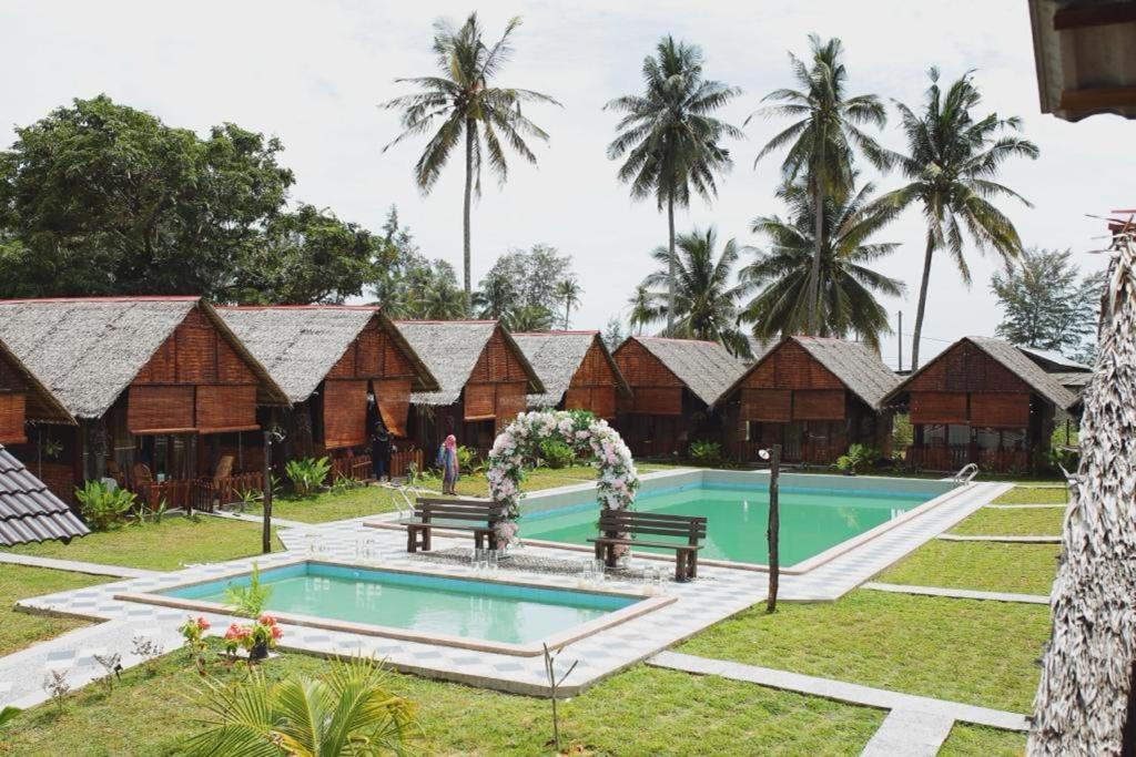 Nipoh Beach Cottage Kijal Buitenkant foto