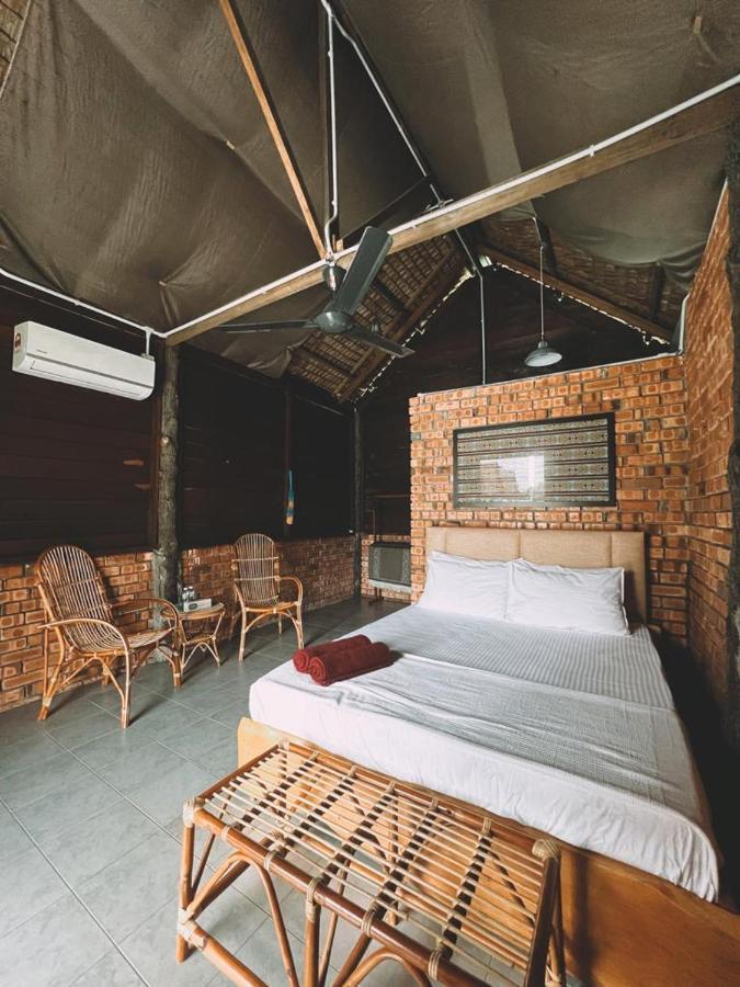 Nipoh Beach Cottage Kijal Buitenkant foto